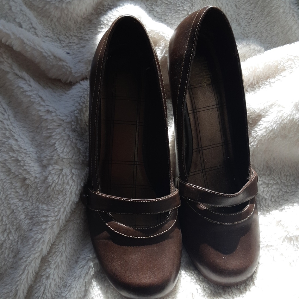 Brown patent leather 3 in heels